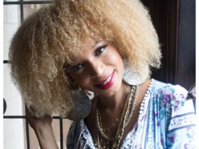 You need to know chanteuse Ammoye